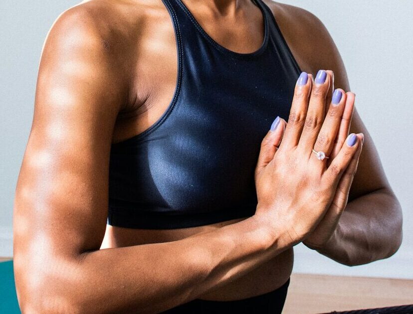 Hoe yoga rust en verbinding kan brengen